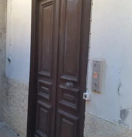 דירה Casa Madere- Ideal Couples - & Cosy -train Station - Tram & Supermarkets-balcony- Washing-machine-ac