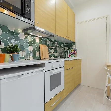 דירה Casa Madere- Ideal Couples - & Cosy -train Station - Tram & Supermarkets-balcony- Washing-machine-ac