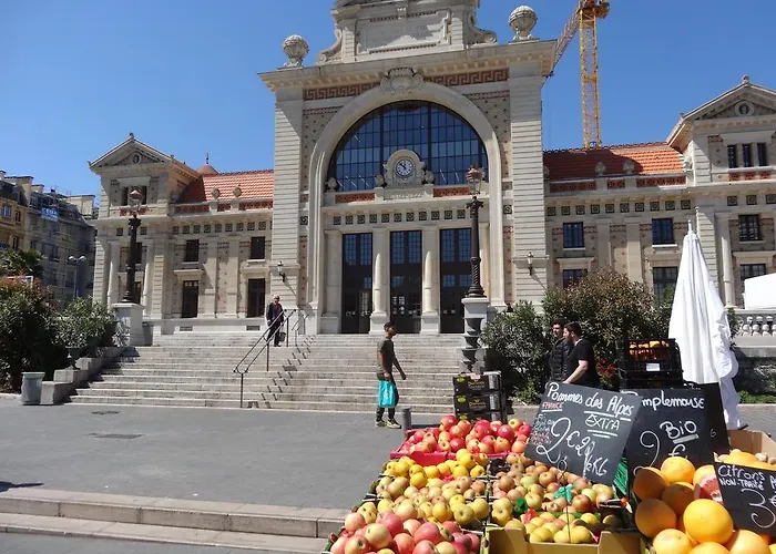 Casa Madere- Ideal Couples - & Cosy -train Station - Tram & Supermarkets-balcony- Washing-machine-ac
