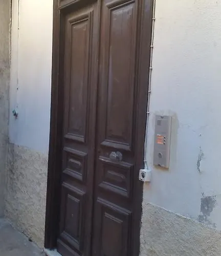شقة Casa Madere- Ideal Couples - & Cosy -train Station - Tram & Supermarkets-balcony- Washing-machine-ac