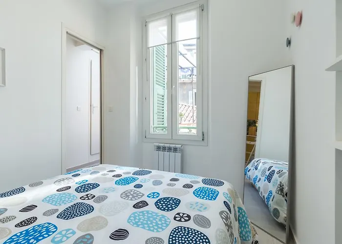 شقة Casa Madere- Ideal Couples - & Cosy -train Station - Tram & Supermarkets-balcony- Washing-machine-ac نيس