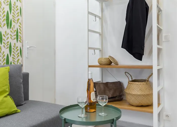 شقة Casa Madere- Ideal Couples - & Cosy -train Station - Tram & Supermarkets-balcony- Washing-machine-ac *