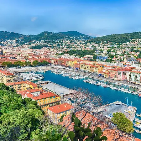 Casa Madere- Ideal Couples - & Cosy -train Station - Tram & Supermarkets-balcony- Washing-machine-ac Lägenhet Nice