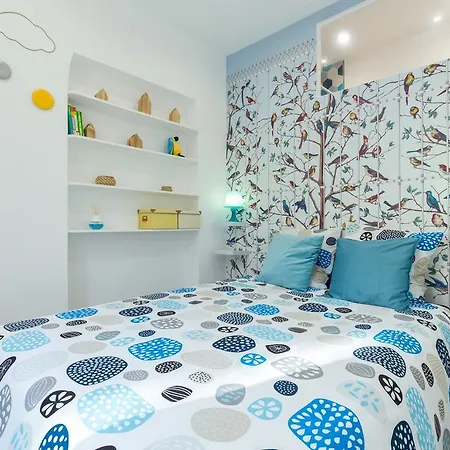 Casa Madere- Ideal Couples - & Cosy -train Station - Tram & Supermarkets-balcony- Washing-machine-ac