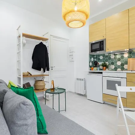 Casa Madere- Ideal Couples - & Cosy -train Station - Tram & Supermarkets-balcony- Washing-machine-ac