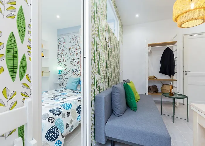 Casa Madere- Ideal Couples - & Cosy -train Station - Tram & Supermarkets-balcony- Washing-machine-ac Nice