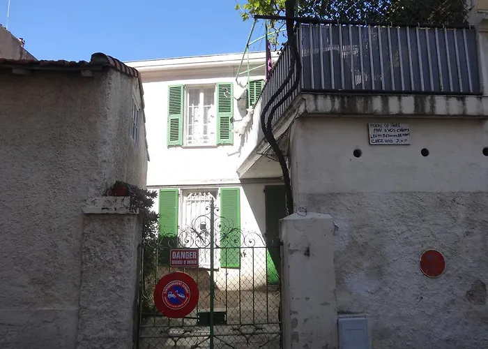 Casa Madere- Ideal Couples - & Cosy -train Station - Tram & Supermarkets-balcony- Washing-machine-ac Nice