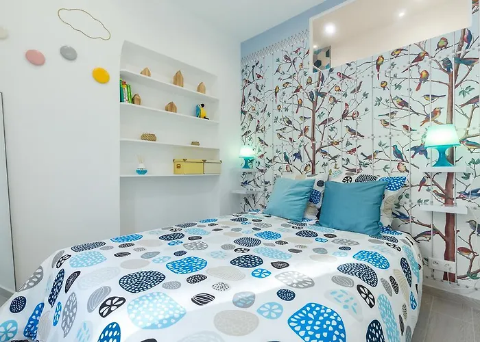 Casa Madere- Ideal Couples - & Cosy -train Station - Tram & Supermarkets-balcony- Washing-machine-ac