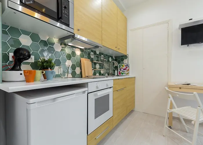Apartmán Casa Madere- Ideal Couples - & Cosy -train Station - Tram & Supermarkets-balcony- Washing-machine-ac