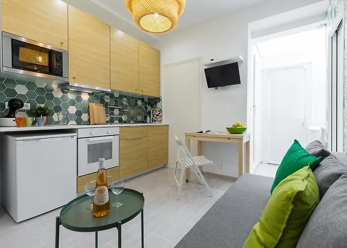 Apartmán Casa Madere- Ideal Couples - & Cosy -train Station - Tram & Supermarkets-balcony- Washing-machine-ac