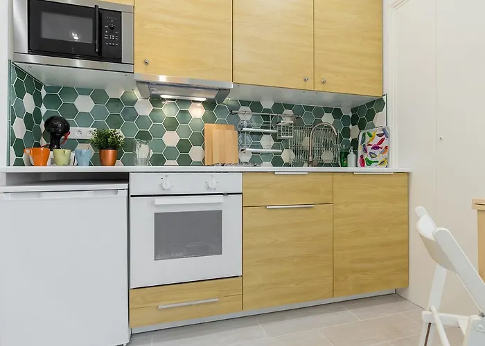 Apartmán Casa Madere- Ideal Couples - & Cosy -train Station - Tram & Supermarkets-balcony- Washing-machine-ac