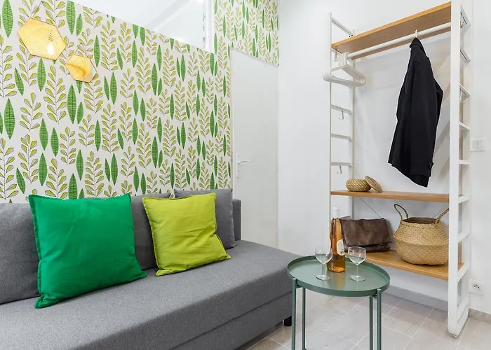 Apartmán Casa Madere- Ideal Couples - & Cosy -train Station - Tram & Supermarkets-balcony- Washing-machine-ac Nice