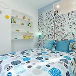 Casa Madere- Ideal Couples - & Cosy -train Station - Tram & Supermarkets-balcony- Washing-machine-ac