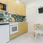 Casa Madere- Ideal Couples - & Cosy -train Station - Tram & Supermarkets-balcony- Washing-machine-ac