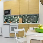 Casa Madere- Ideal Couples - & Cosy -train Station - Tram & Supermarkets-balcony- Washing-machine-ac