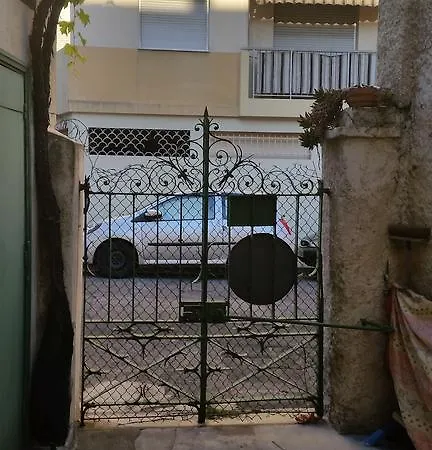 Appartement Casa Madere- Ideal Couples - & Cosy -train Station - Tram & Supermarkets-balcony- Washing-machine-ac